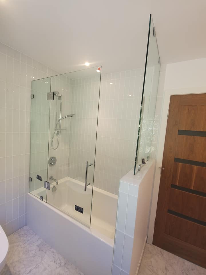 Shower off the hinge